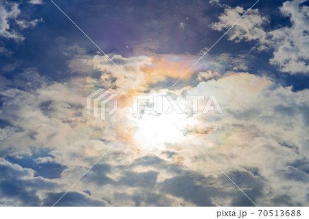 雨降り前の秋の空 秋の雲の写真素材