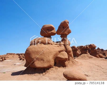 ユタ州のゴブリンバレー州立公園の小鬼の形をした奇岩群の写真素材