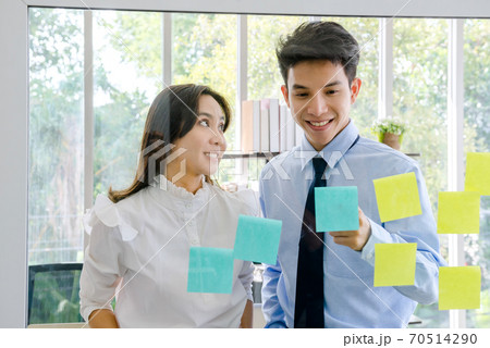 business couples working 70514290