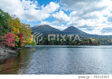 北海道の秋の風景 オンネトーの紅葉 北海道の秋の風景 オンネトーの紅葉 70514307