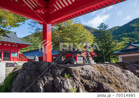 県立赤城公園 赤城神社境内 手水場 初秋の風景 県立赤城公園 赤城神社境内 手水場 初秋の風景 70514985
