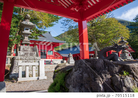 県立赤城公園 赤城神社境内 手水場 初秋の風景 県立赤城公園 赤城神社境内 手水場 初秋の風景 70515118