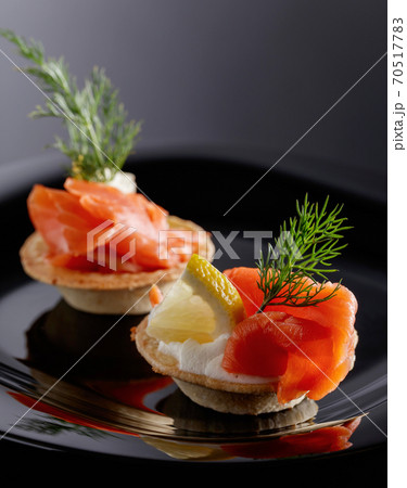 Tartlets with salmon. 70517783