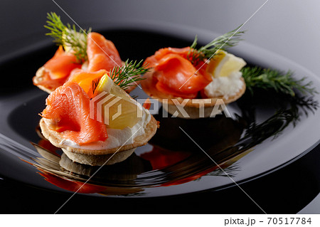 Tartlets with salmon. 70517784