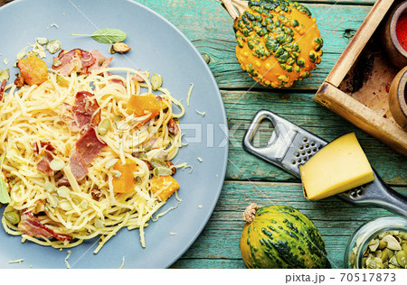 Pasta with pumpkin and bacon 70517873