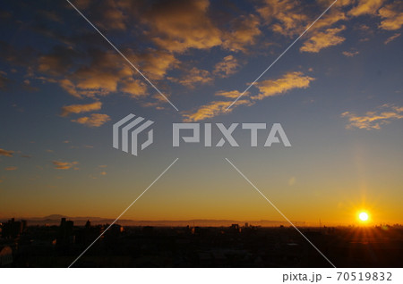 日の出の輝き 70519832