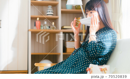マスクをつける妊婦　16:9 70520839