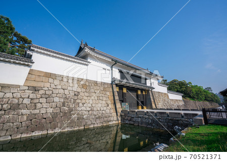 京都　二条城の東大手門 70521371
