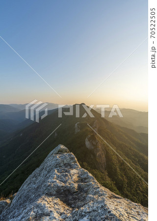 長崎県対馬市で見る夕焼け 70522505