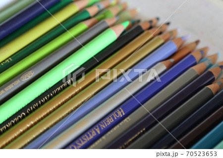 カラフルな色鉛筆 カラフルな色鉛筆 70523653