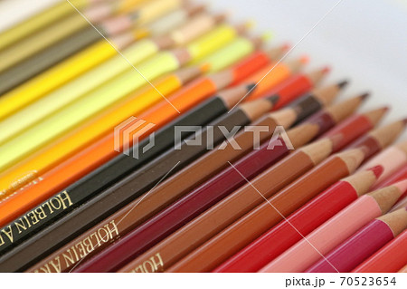 カラフルな色鉛筆 70523654