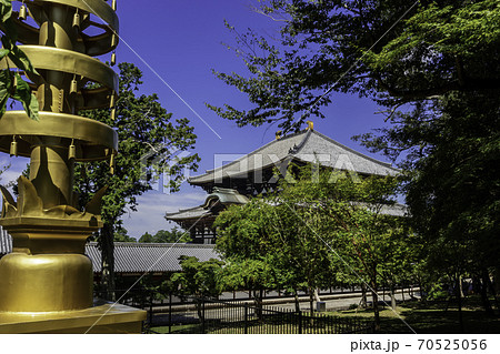 東大寺　相輪と大仏殿　奈良県奈良市 70525056