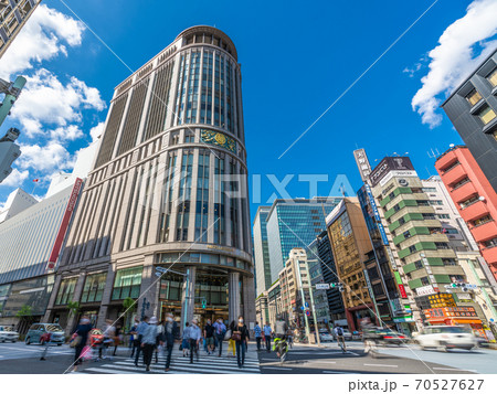 日本の東京都市景観 日本橋三越や「日本橋北詰」の交差点(横断歩道)などを望む 日本の東京都市景観 日本橋三越や「日本橋北詰」の交差点(横断歩道)などを望む 70527627