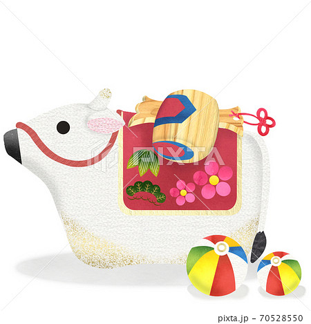 丑年 和紙貼り絵風 白い牛の土鈴と小槌と紙風船のカットイラスト 丑年 和紙貼り絵風 白い牛の土鈴と小槌と紙風船のカットイラスト 70528550