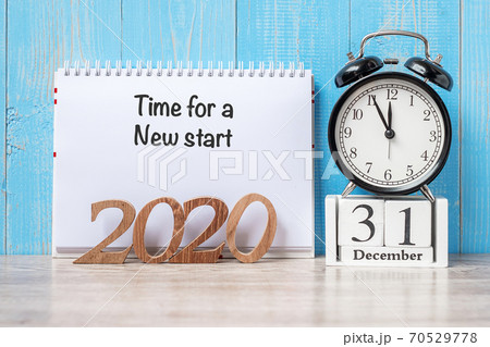 2020 Year  with Time for a New start, note, black retro alarm clock and wooden number. New year, Resolution, Goals, Plan, Action and Mission Concept 70529778