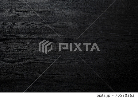 黒い木のボード 70530362