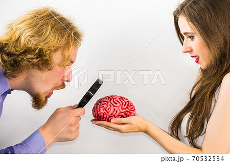 Man and woman discovering brain 70532534