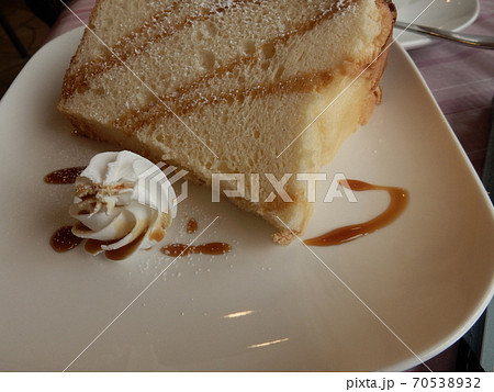 朝食にシフォンケーキ 70538932
