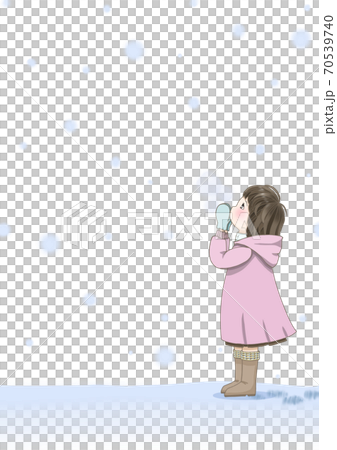 雪を見る女の子（ピンクのコート・背景透過） 70539740