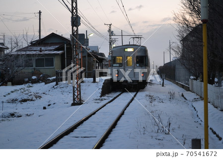 真冬の夜明け前、廃線長野電鉄河東線　東屋代駅 70541672