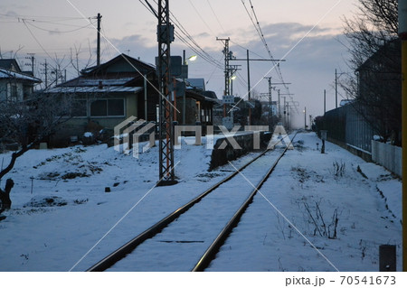 真冬の夜明け前、廃線長野電鉄河東線 東屋代駅 真冬の夜明け前、廃線長野電鉄河東線 東屋代駅 70541673