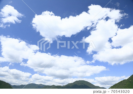 秋空と雲 70543020