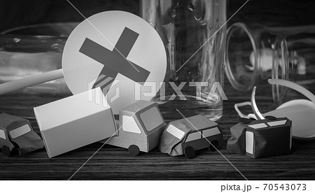 飲酒運転 酒酔い運転 カップ酒 ワンカップ 飲みすぎ 飲酒運転 酒酔い運転 カップ酒 ワンカップ 飲みすぎ 70543073