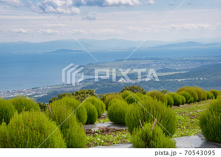 解放感溢れるびわ湖のみえる丘 解放感溢れるびわ湖のみえる丘 70543095