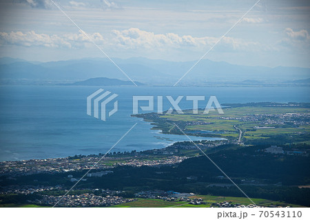 解放感溢れる　びわ湖のみえる丘 70543110