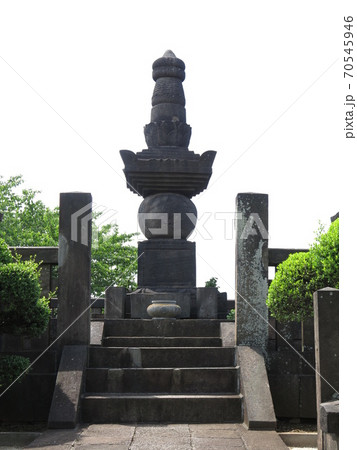 伝通院にある於大の方の墓 70545946