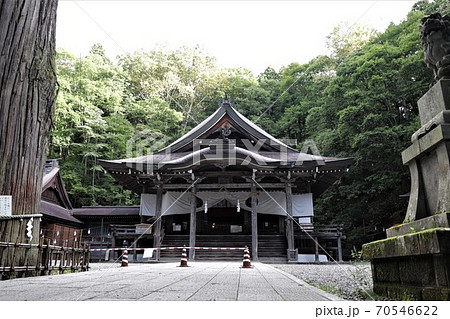 戸隠神社・中社の本殿と三本杉 戸隠神社・中社の本殿と三本杉 70546622