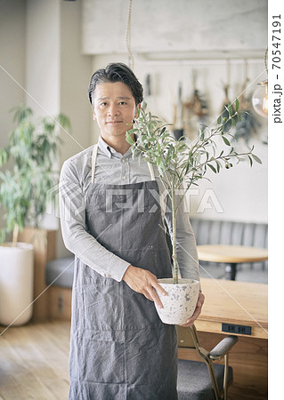 花屋の男性 花屋の男性 70547191
