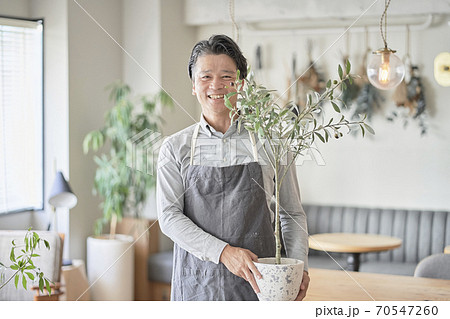 花屋の男性 70547260