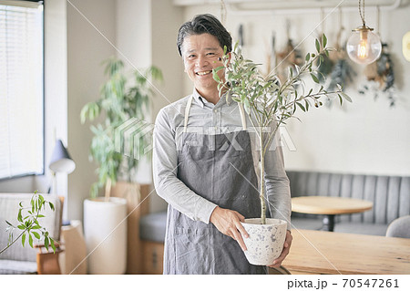 花屋の男性 70547261