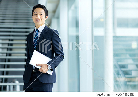 さわやかなビジネスマンイメージの写真素材