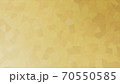 黄色のグラデーションがかったタイル柄の背景 70550585
