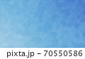 青色のグラデーションがかったタイル柄の背景 70550586