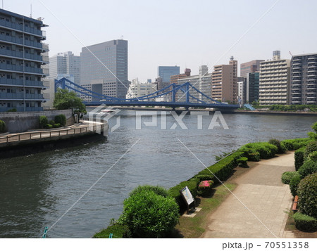 江東区の萬年橋北詰から見た清洲橋（ケルンの眺め） 70551358