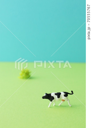 牛と草（年賀状） 70555767