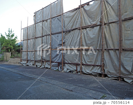 解体工事の養生シート 防音 安全対策 解体工事の養生シート 防音 安全対策 70556114