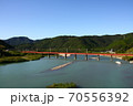 川に架かる鉄橋 70556392