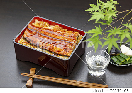 うな重と日本酒と青もみじ うな重と日本酒と青もみじ 70556463