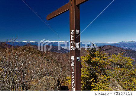 本社ヶ丸山頂から見る南アルプス・北アルプス・八ヶ岳 本社ヶ丸山頂から見る南アルプス・北アルプス・八ヶ岳 70557215