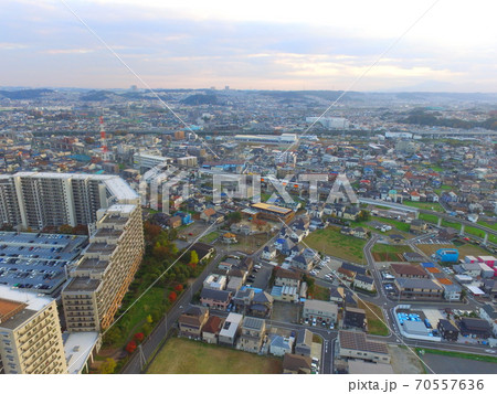 巨大マンション･街並み〜ドローンで空撮（東京都日野市） 70557636