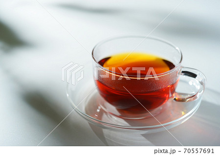 木陰の中の紅茶 木陰の中の紅茶 70557691