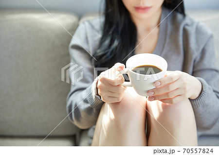 コーヒー 女性 女 70557824