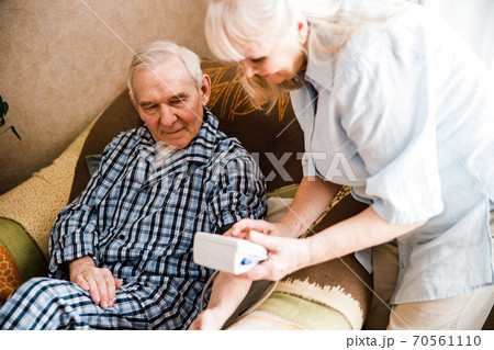 Married couple measuring pressure 70561110