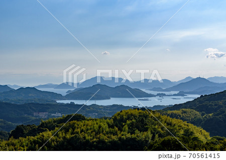 福山市の山の上から見た松永湾の風景 70561415
