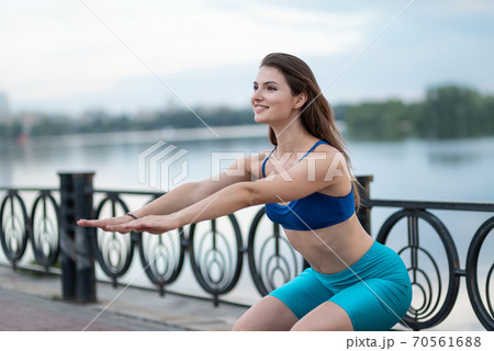 Sports and healthy lifestyle : Brunette girl doing sports exercises. 70561688