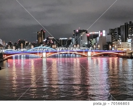 隅田川の吾妻橋の綺麗なイルミネーション夜景 70566803